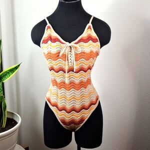 Vestique Women's knit bodysuit size M